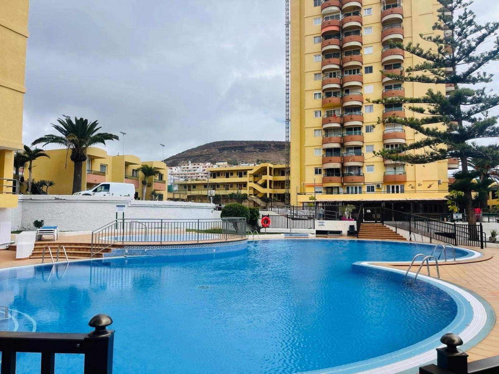 Cozy 2-Bed & Sofa-Bed Studio In Los Cristianos Лос Кристианос Екстериор снимка
