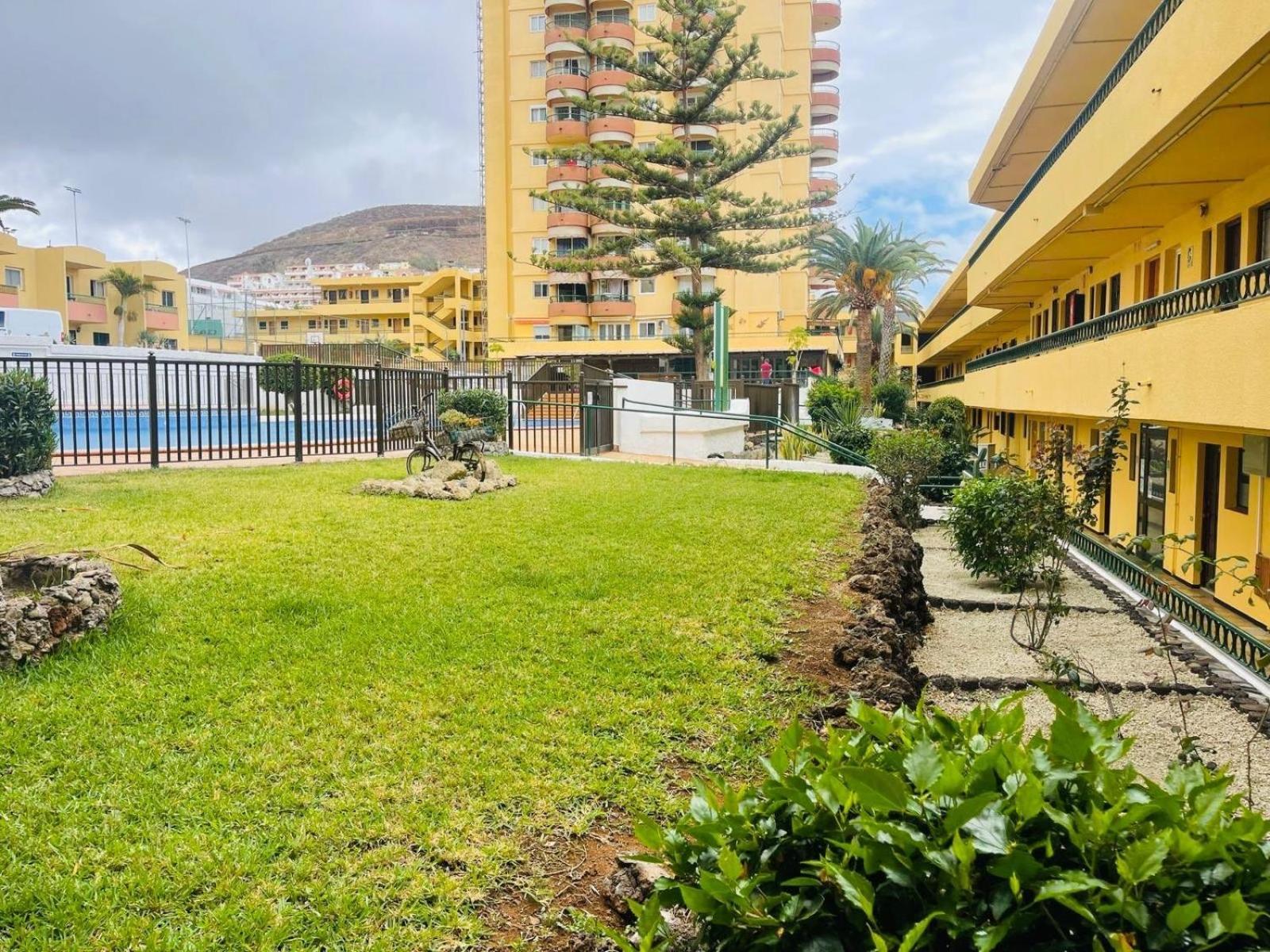 Cozy 2-Bed & Sofa-Bed Studio In Los Cristianos Лос Кристианос Екстериор снимка